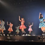 【ライブレポート】夢みるアドレセンス、ストリートファッションを着こなし東京ストリートコレクションで全力ダンス！『桜』の振り付けでキュートな旗揚げゲーム？！