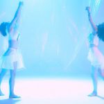 東京パフォーマンスドール、新体制第一弾シングル「Shapeless」MV公開!プリズムの光と色の世界!