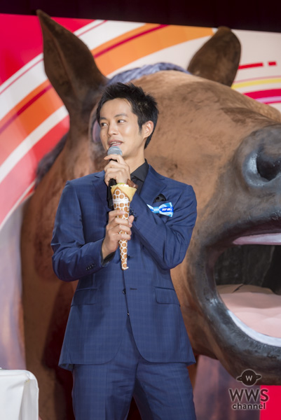 土屋太鳳、巨大な馬で運気は上昇！？日本ダービーで「勝利の女神に出会いたい！」