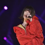 東京ストリートコレクション、吉田凜音、赤リップと赤ストリートファッションでキュートに熱唱！ パンチのあるラップを繰り広げた17歳の圧巻のステージ！