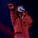 東京ストリートコレクション、吉田凜音、赤リップと赤ストリートファッションでキュートに熱唱！ パンチのあるラップを繰り広げた17歳の圧巻のステージ！