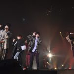  “音楽”と“ファッション”個性的なジャケットを着こなすXOX！ 東京ストリートコレクションに登場！ニューシングル『OVER』を含む全3曲熱唱！