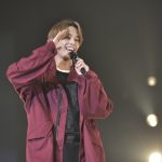 “音楽”と“ファッション”個性的なジャケットを着こなすXOX! 東京ストリートコレクションに登場!ニューシングル『OVER』を含む全3曲熱唱!