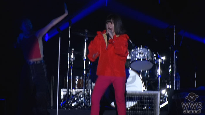 【動画】現役女子高生シンガー・吉田凜音が東京ストリートコレクションに登場！激しいラップで盛り上げる！