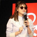 伊藤千晃がショートパンツ姿の夏コーデで渋谷のRay-Banフラッグシップ店に登場!「サングラスはピンクが好き。普段使いにしたい」