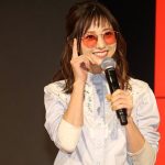 伊藤千晃がショートパンツ姿の夏コーデで渋谷のRay-Banフラッグシップ店に登場！「サングラスはピンクが好き。普段使いにしたい」