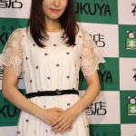 欅坂46・キャプテン 菅井友香、待望のファースト写真集発売で新宿でイベント開催!