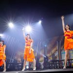 【ライブレポート】Perfumeが「晴れ」をイメージしたネオンオレンジのワンピースで繊細かつ大胆なダンス！人気曲『ポリリズム』『チョコレイト・ディスコ』はもちろん、新作より『無限未来』も披露！