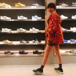 飯豊まりえ 脚長ボーイッシュスタイルを披露