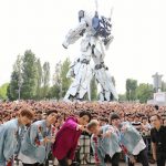 SKY-HI、ガンダム立像の前でガンダム主題歌を歌唱！！