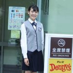 【動画】現役女子高生がデニーズでボリューム満点の桃デザートを完食！