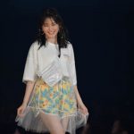 下村実生（フェアリーズ）がショートパンツ姿で美脚をアピール！藤田ニコル、TGC富山を盛り上げる！