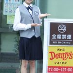 【動画】現役女子高生がデニーズでボリューム満点の桃デザートを完食！