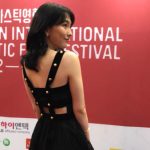 知英、国際ファン?スティック映画祭2018 セクシードレスを纏いレッドカーペット登場！