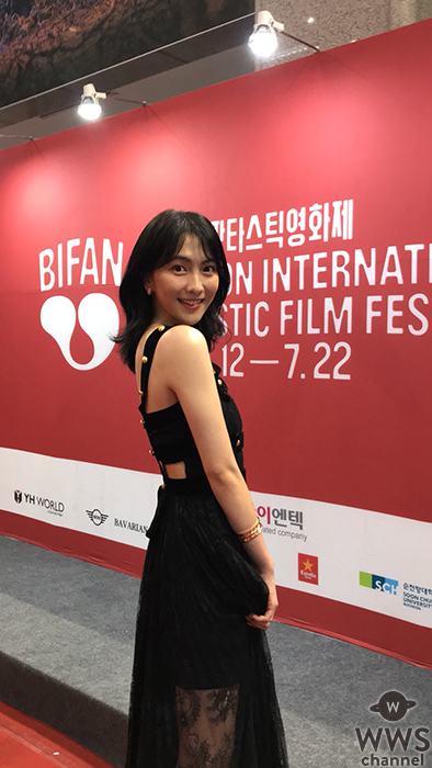 知英、国際ファン?スティック映画祭2018 セクシードレスを纏いレッドカーペット登場！