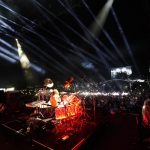 フジロックのDJ SkrillexステージにYOSHIKIが「Endless Rain」でサプライズ登場！EDMサウンドにクラシックとロックという奇跡のコラボレーション！！