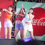 【ライブレポート】Chuning Candy(チューニングキャンディー)が夏らしいヘソ出しファッションで野外ライブパフォーマンス！