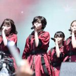【ライブレポート】欅坂46が赤の新衣装でトップバッターで登場！名曲『二人セゾン』からライブスタート！〈ROCK IN JAPAN FESTIVAL 2018>