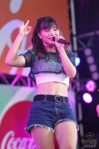 【ライブレポート】Chuning Candy(チューニングキャンディー)が夏らしいヘソ出しファッションで野外ライブパフォーマンス！