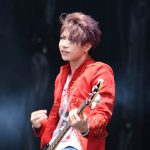 【ライブレポート】ゴールデンボンバーが9/1発売の新曲『タツオ…嫁を俺にくれ』で樽美酒がボーカルつとめる！ 灼熱のGRASS STAGEでオープニングから下ネタ全開のステージ！