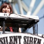 【ライブレポート】SILENT SIREN “キュート×パワフル”なガールズロックで夏フェス大盛上がり！〈ROCK IN JAPAN FESTIVAL 2018〉