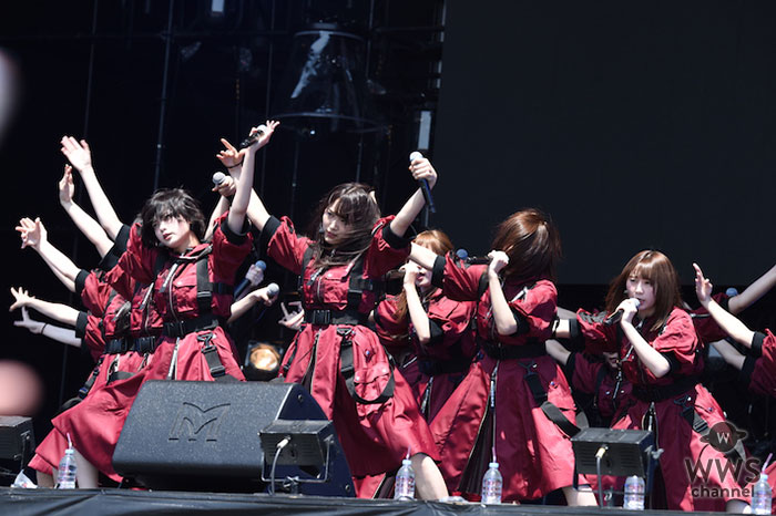 【ライブレポート】欅坂46が赤の新衣装でトップバッターで登場！名曲『二人セゾン』からライブスタート！〈ROCK IN JAPAN FESTIVAL 2018>