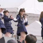 BNK48が海外アイドル初のTIFに参戦！熱気の野外ステージで『RIVER』を力強く披露！