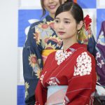 SUPER☆GiRLS・浅川梨奈「白石麻衣を超えたい」！エイベックス・グラビアブック発売記念会見に浴衣姿でPR！