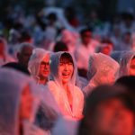 映画『私の人生なのに』第１４回堤川（チェチョン）国際音楽映画祭 セクシーな赤の肩出しドレスでレッドカーペットに登場！