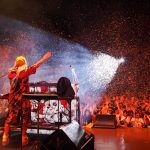 泡まみれの盆踊乱舞！DJ KOOが泡フェス祭参戦！