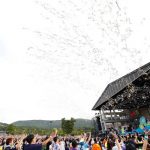 エビ中、夏の恒例野外ワンマン『ファミえん』初の2DAYS開催！年末の大学芸会・秋ツアーをサプライズ発表！！