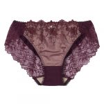 アーティスト・モデルの伊藤千晃が着用！「アンフィ」より、リッチな谷間が叶う『グラマリッチブラ』の最新コレクションが登場！！