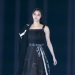 新川優愛、色気たっぷりオールブラックコーデをお披露目！たクールな表情でオーディエンスを魅了！＜東京ガールズコレクション2018 A/W＞