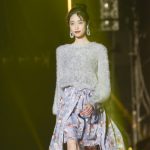 高橋ひかるが「TGC2018 A/W」のステージに登場！ペールブルーを着こなして、明るい秋冬のイメージを演出！！＜東京ガールズコレクション2018 A/W＞