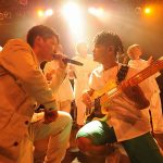 ボーカル４人の異色のバンドBuZZ、超満員のワンマンでメンバー涙！