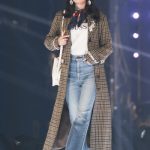 大政絢が「TGC2018 A/W」のランウェイに登場！ボーイフレンドフレンドデニムと、マットなスモーキーなレッドリップでセクシーさアピール！！＜東京ガールズコレクション 2018 AUTUMN/WINTER＞