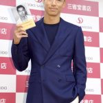 EXILE AKIRAが初の自叙伝『THEFOOL 愚者の魂』の囲み取材に登場！「皆さまの背中を押せるような本であったら」