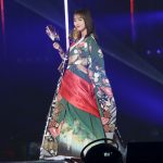 内田理央が肩をあらわにした奇抜な振袖ドレスで会場中を悩殺！＜東京ガールズコレクション 2018 AUTUMN/WINTER＞