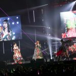 内田理央が肩をあらわにした奇抜な振袖ドレスで会場中を悩殺！＜東京ガールズコレクション 2018 AUTUMN/WINTER＞