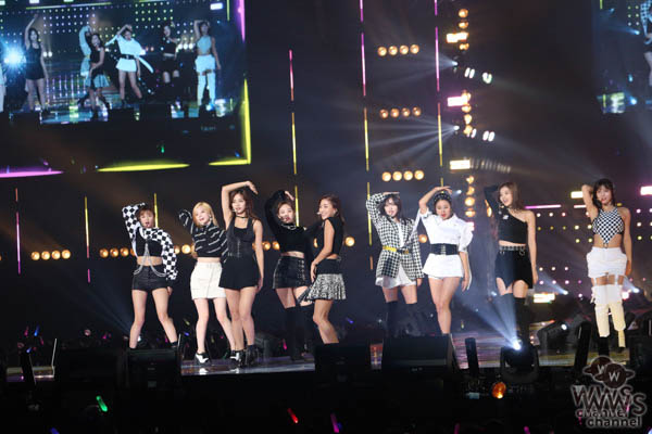 TWICEがTGCに登場！大胆肌見せセクシー秋ファッションを披露！パワフルなダンスと自信に満ちた表情でパフォーマンス！＜東京ガールズコレクション2018 A/W＞