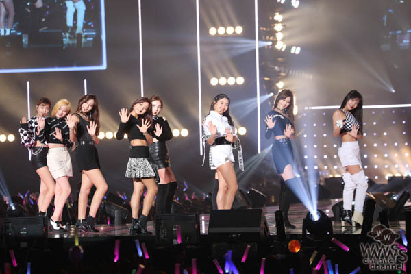 TWICEがTGCに登場！大胆肌見せセクシー秋ファッションを披露！パワフルなダンスと自信に満ちた表情でパフォーマンス！＜東京ガールズコレクション2018 A/W＞