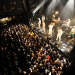 ボーカル４人の異色のバンドBuZZ、超満員のワンマンでメンバー涙！