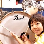 8歳の天才ドラマー“よよか” が世界的楽器メーカー『Pearl』『Zildjan』と 最年少でエンドースメント契約を締結！！