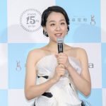 浅田真央が透け感ドレスで登場。シーズン開幕のフィギュアスケーターに「怪我なくシーズンを終えてほしい」とエール！
