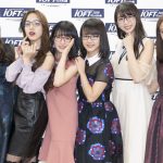 モーニング娘。'18のメガネ選抜メンバーが第31回 日本 メガネ ベスト ドレッサー賞 特別賞の表彰式に登場！「ハート型や星形のサングラスかけているメンバーにも是非注目して欲しい」