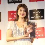 マギーが10周年を迎え写真集発売！「セクシーなカットもあるけど、ファッションの要素もあるので女性にも見てほしいです」＜写真集カットあり＞