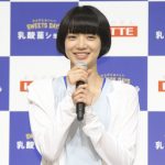 小松菜奈がトレーニングウェア姿で運動好きを告白。「学生の時は勉強よりも体育が好きでした」。吉田羊と「腸内改善トレーニング」に挑戦！