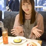 女子高生シンガー・内田珠鈴が食レポ初挑戦でフランス発スイーツを堪能!「ミシャラク 表参道」10月5日オープン。