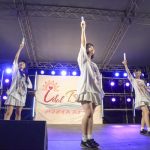 【ライブレポート】ナナランドが海辺のステージを「うりゃほい」祭りの大魔法で熱狂的パフォーマンス！！