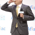 田中圭、橋本環奈の「あーん」にタジタジ！？CM衣装でアフラック新保険プラン発表会に登場